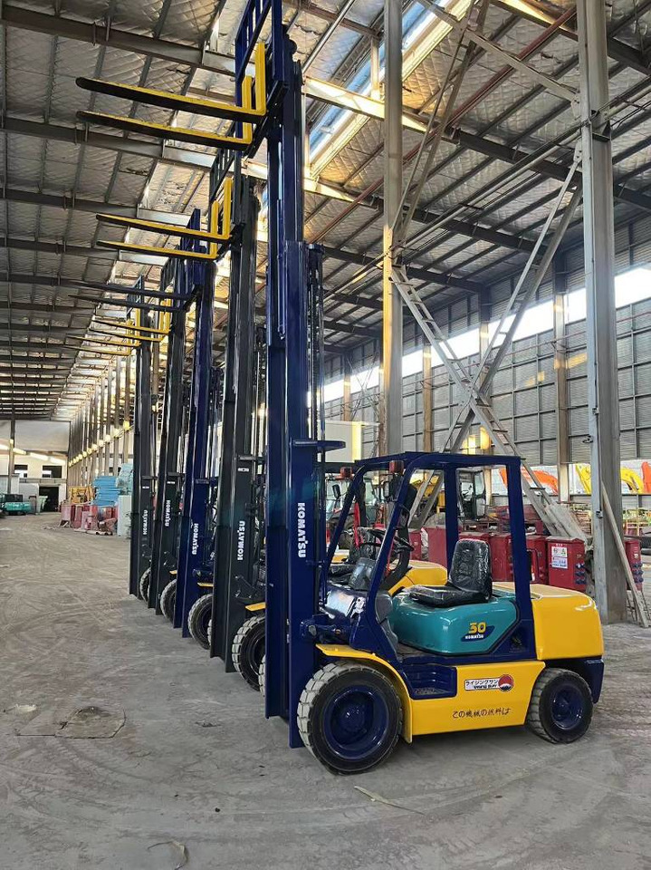 Komatsu FD 30 T-17 - رافعة شوكية ديزل: صورة 3 Komatsu FD 30 T-17 - رافعة شوكية ديزل: صورة 3