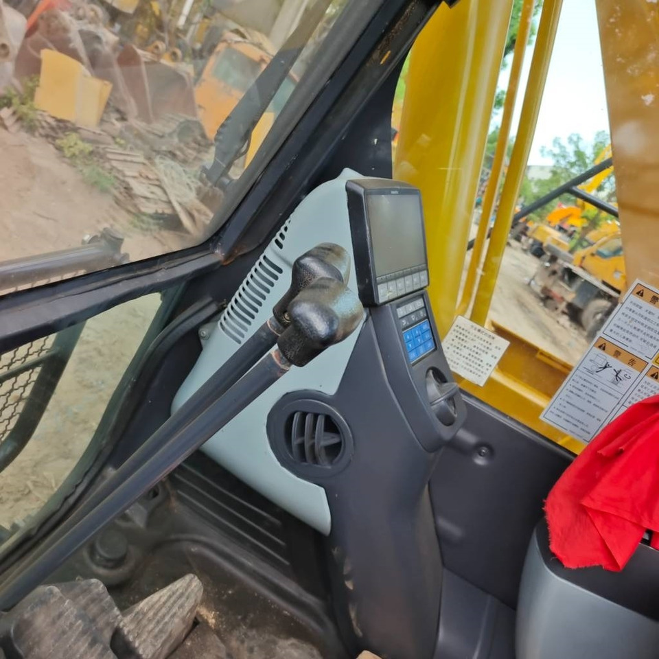 حفار زحاف Komatsu PC 200: صورة 18