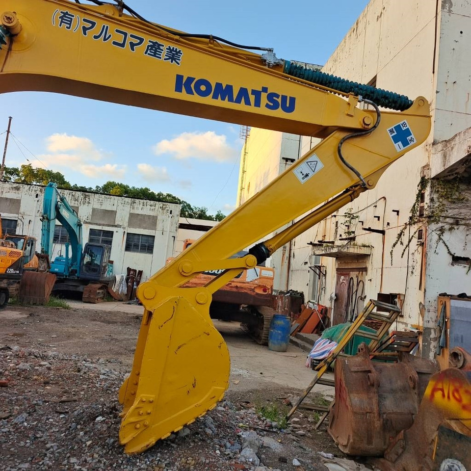 Komatsu PC 200 - حفار زحاف: صورة 2 Komatsu PC 200 - حفار زحاف: صورة 2