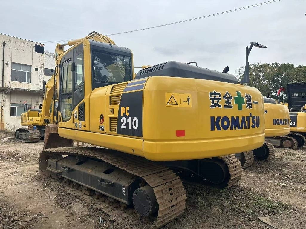Komatsu PC 210 LC - حفار زحاف: صورة 2 Komatsu PC 210 LC - حفار زحاف: صورة 2
