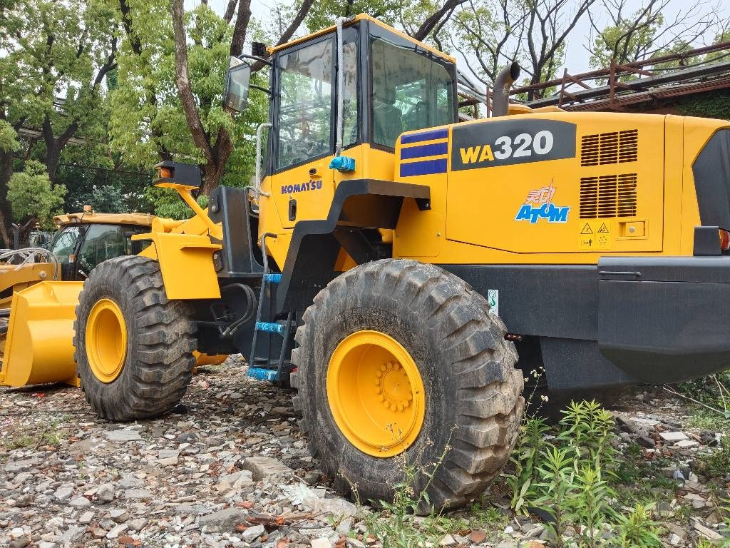 Komatsu WA 320-5 - اللودر بعجل: صورة 1 Komatsu WA 320-5 - اللودر بعجل: صورة 1