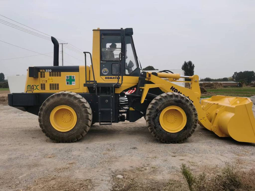 Komatsu WA 320-5 - اللودر بعجل: صورة 2 Komatsu WA 320-5 - اللودر بعجل: صورة 2