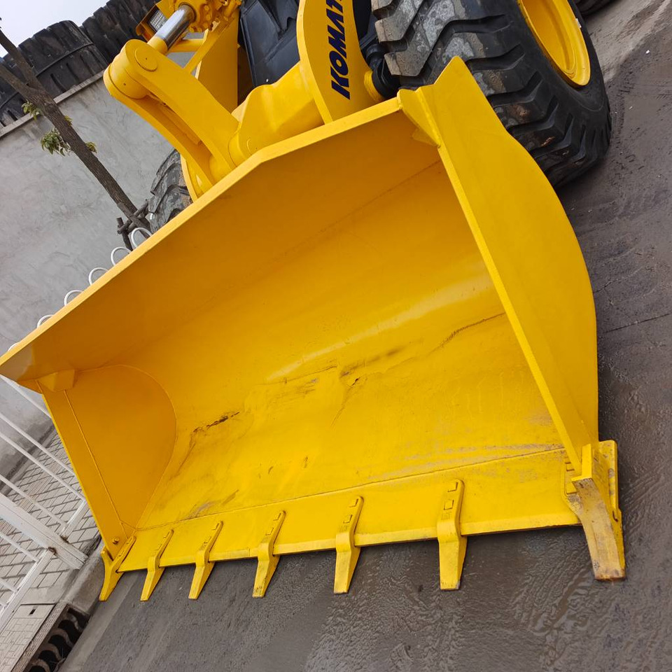 Komatsu WA 380-3 - اللودر بعجل: صورة 4 Komatsu WA 380-3 - اللودر بعجل: صورة 4