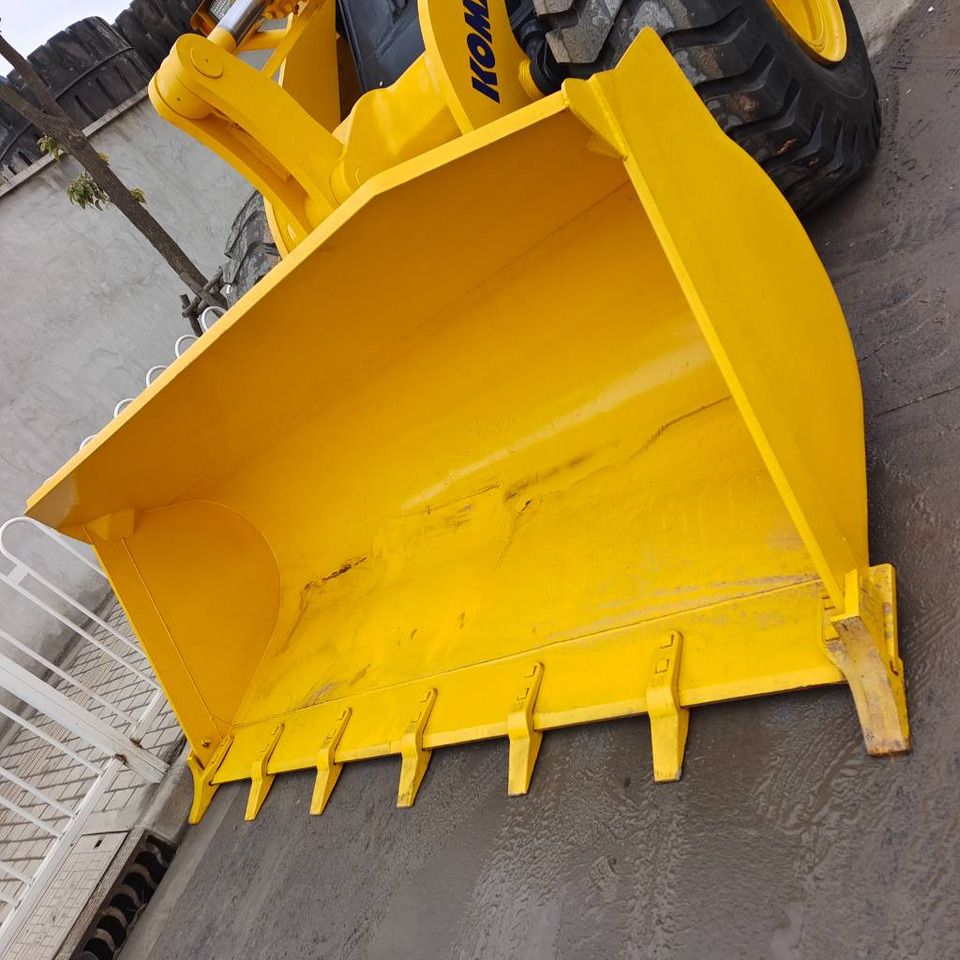 Komatsu WA 380-3 - اللودر بعجل: صورة 3 Komatsu WA 380-3 - اللودر بعجل: صورة 3