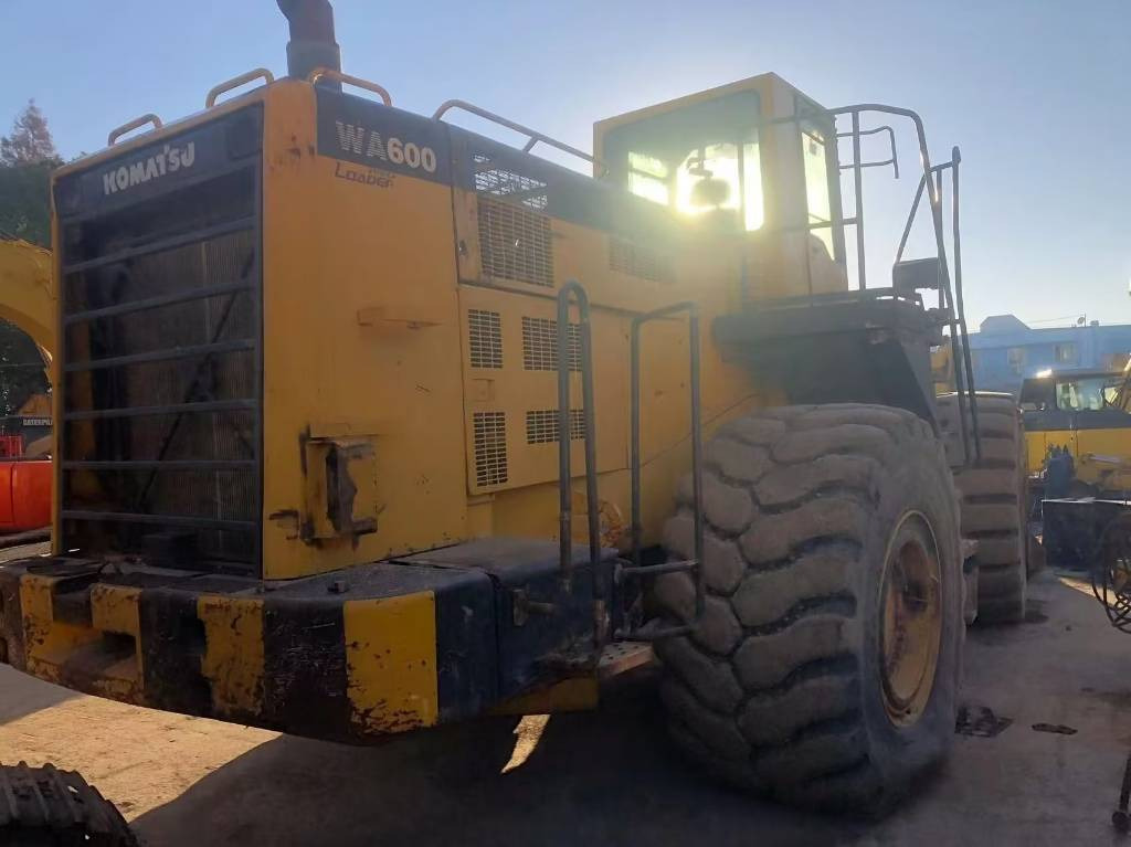 Komatsu WA 600-3 - اللودر بعجل: صورة 4 Komatsu WA 600-3 - اللودر بعجل: صورة 4