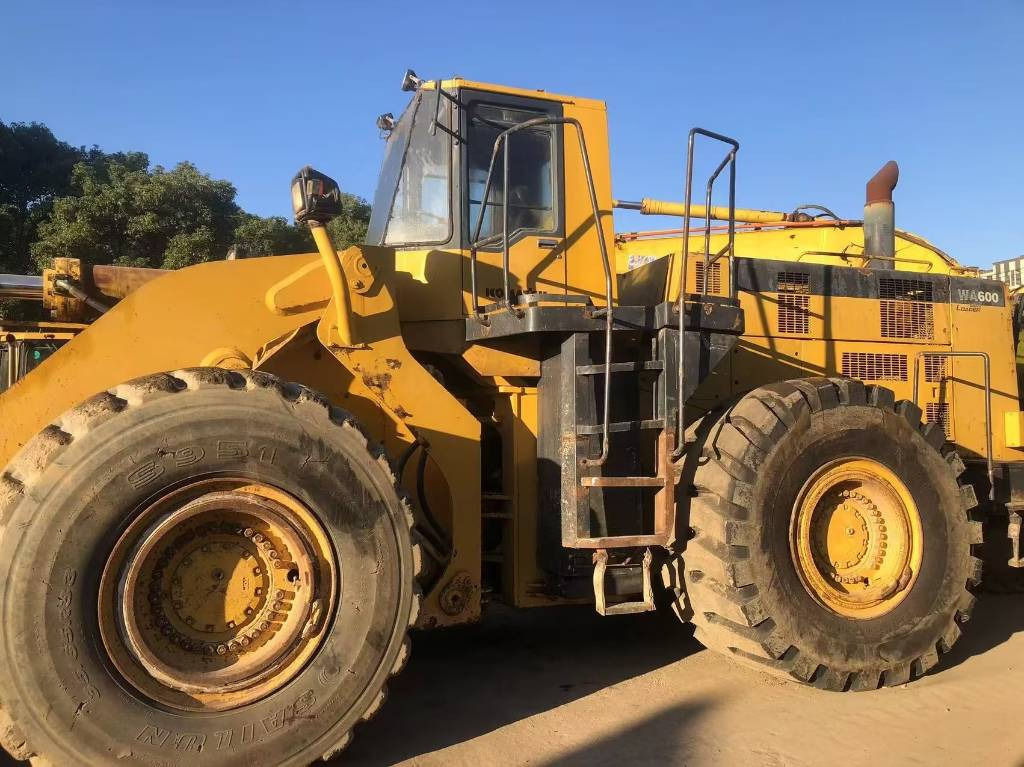Komatsu WA 600-3 - اللودر بعجل: صورة 3 Komatsu WA 600-3 - اللودر بعجل: صورة 3