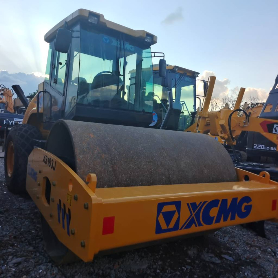 XCMG XS 183 J - مدحلة ضاغطة: صورة 3 XCMG XS 183 J - مدحلة ضاغطة: صورة 3