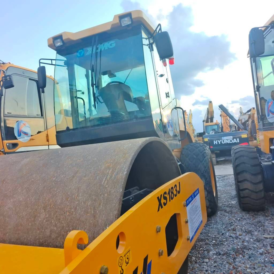 XCMG XS 183 J - مدحلة ضاغطة: صورة 2 XCMG XS 183 J - مدحلة ضاغطة: صورة 2