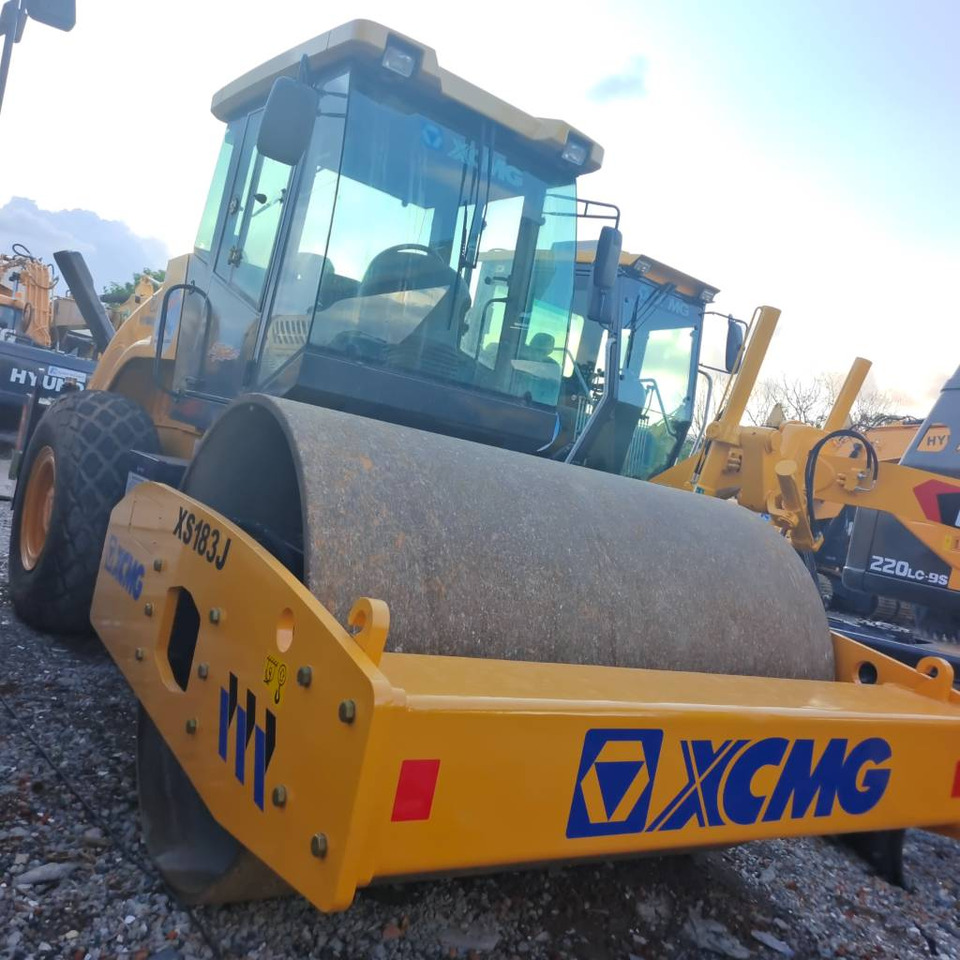 XCMG XS 183 J - مدحلة ضاغطة: صورة 4 XCMG XS 183 J - مدحلة ضاغطة: صورة 4