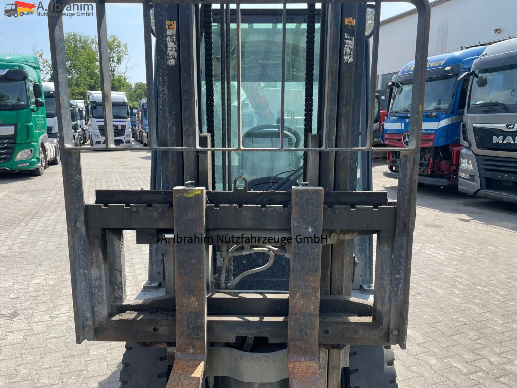 Doosan D30S-7 3000 kg Tragkraft Guter Zustand - رافعة شوكية ديزل: صورة 2 Doosan D30S-7 3000 kg Tragkraft Guter Zustand - رافعة شوكية ديزل: صورة 2