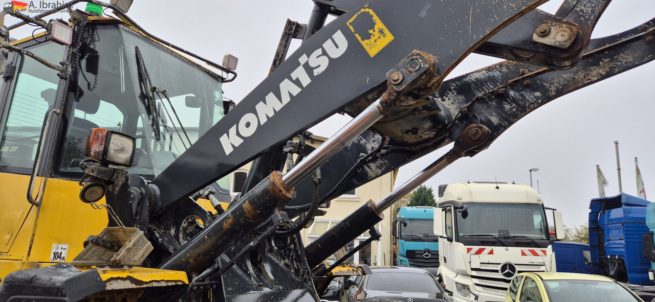 اللودر بعجل Komatsu WA 250 Zustand technisch ok, optisch 3-4 Unterlagen vorhanden: صورة 6
