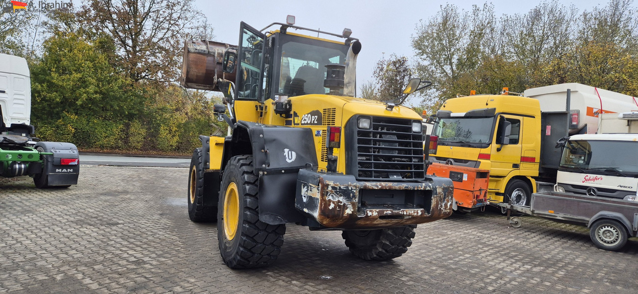 اللودر بعجل Komatsu WA 250 Zustand technisch ok, optisch 3-4 Unterlagen vorhanden: صورة 14
