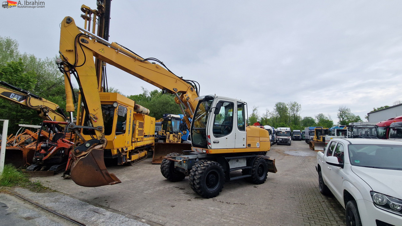 Liebherr A316 Schnellwechsler, Hammerverrohrung, Verstellausleger Deutz Motor - حفارة مُصَّغرة: صورة 1 Liebherr A316 Schnellwechsler, Hammerverrohrung, Verstellausleger Deutz Motor - حفارة مُصَّغرة: صورة 1