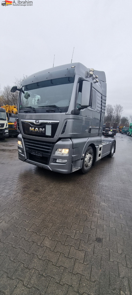 MAN 18.500 TGX Retarder, 2x Tank, Motorschaden !! - وحدة جر: صورة 1 MAN 18.500 TGX Retarder, 2x Tank, Motorschaden !! - وحدة جر: صورة 1
