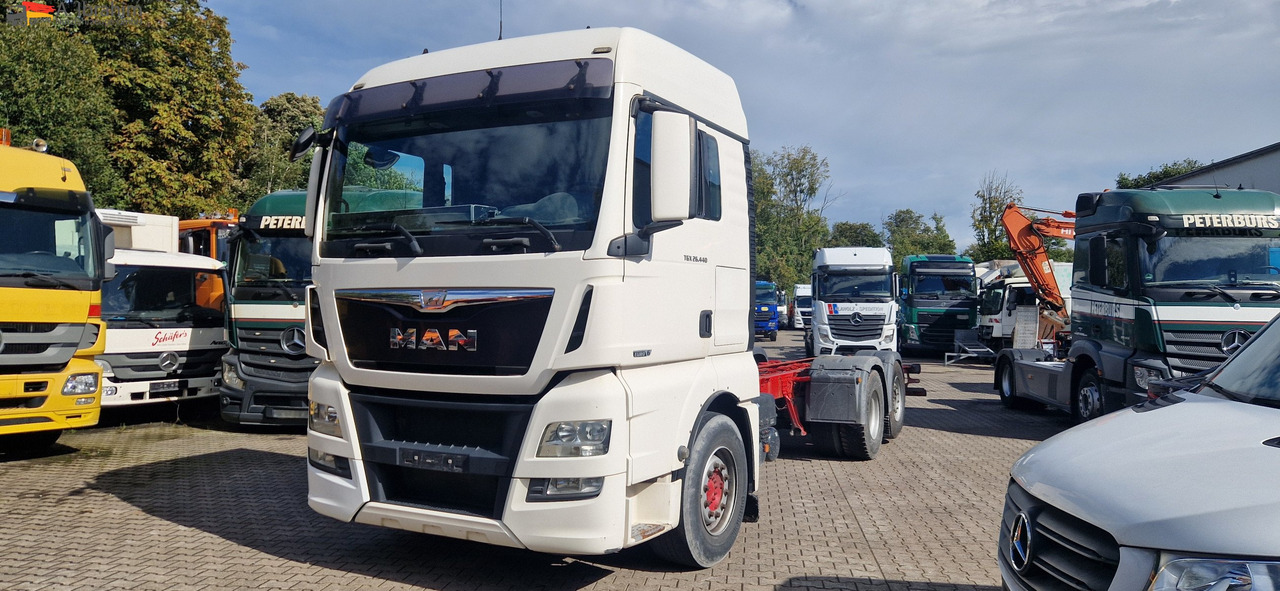 MAN 26.440 TGX, Chassis 7,80 m lang 4,85 m Radstand - شاحنة هيكل كابينة: صورة 1 MAN 26.440 TGX, Chassis 7,80 m lang 4,85 m Radstand - شاحنة هيكل كابينة: صورة 1