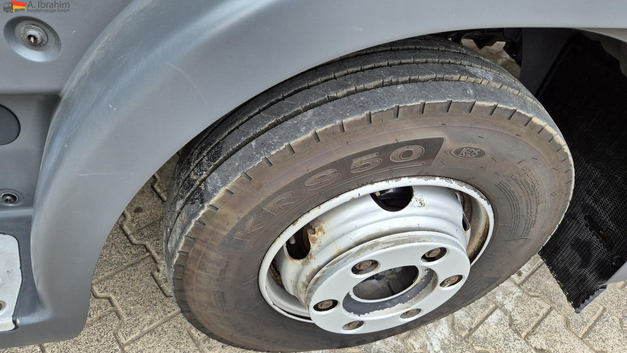 شاحنة مغلقة الصندوق MAN 8.250 7,30 m Koffer, Navi, Topzustand: صورة 7 شاحنة مغلقة الصندوق MAN 8.250 7,30 m Koffer, Navi, Topzustand: صورة 7