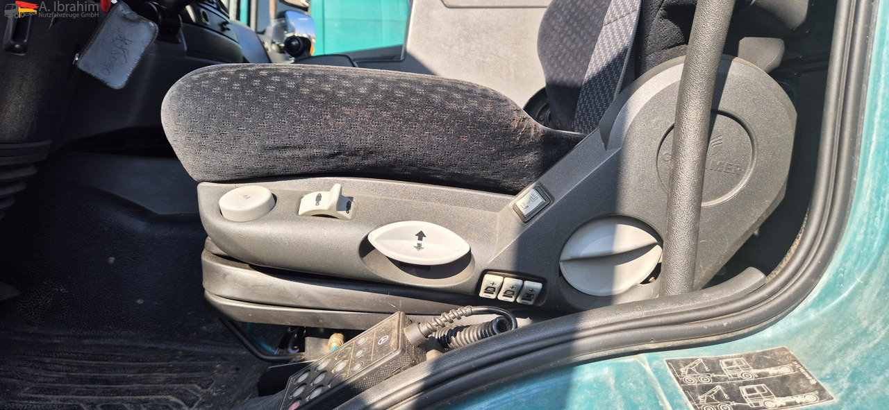 Mercedes-Benz 1824 Kipper Kran, Edelstahlaufbau Tierentsorgung - شاحنة قلاب, شاحنة كرين: صورة 4 Mercedes-Benz 1824 Kipper Kran, Edelstahlaufbau Tierentsorgung - شاحنة قلاب, شاحنة كرين: صورة 4