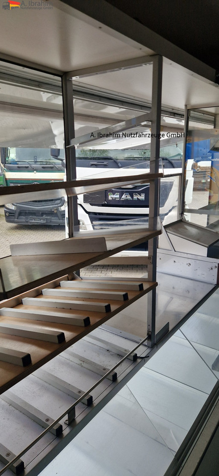 شاحنة مُبرّدة للتوصيل Mercedes-Benz 413 CDI Tiefkühlfächer, autom. Verkaufsklappe  Basis ist ok: صورة 7