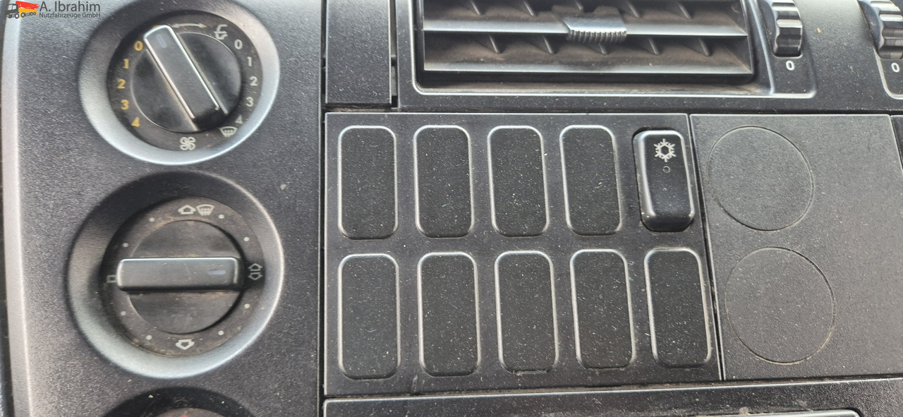 Mercedes-Benz 823 LBW | Radstand 4900 mm | 7.2 m Pritsche Klima | 3 Pedals - شاحنة ستارة جانبية: صورة 2 Mercedes-Benz 823 LBW | Radstand 4900 mm | 7.2 m Pritsche Klima | 3 Pedals - شاحنة ستارة جانبية: صورة 2