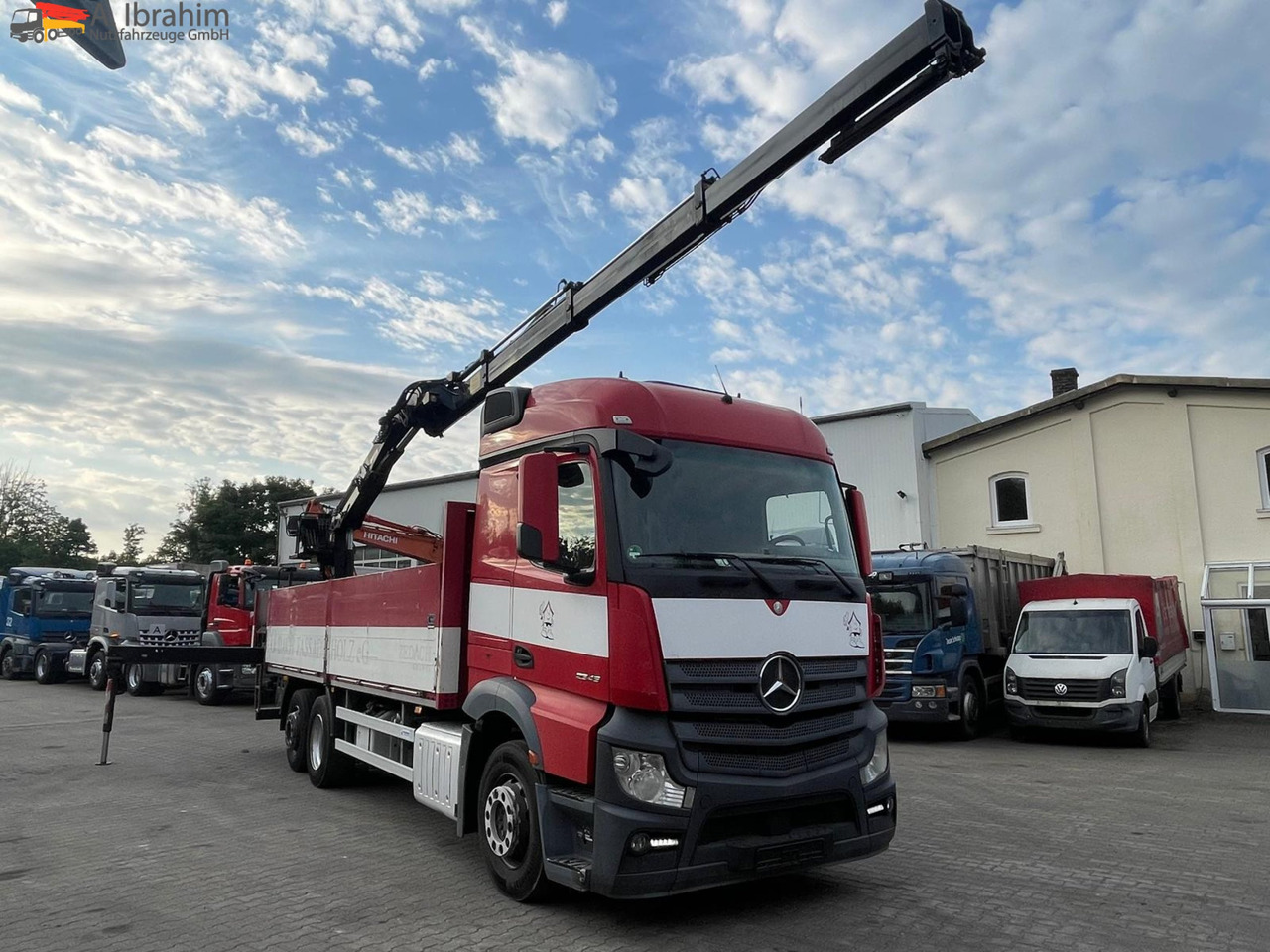 Mercedes-Benz Actros 2545 6x2 Pritsche Kran HIAB 166 - شاحنات مسطحة, شاحنة كرين: صورة 1 Mercedes-Benz Actros 2545 6x2 Pritsche Kran HIAB 166 - شاحنات مسطحة, شاحنة كرين: صورة 1