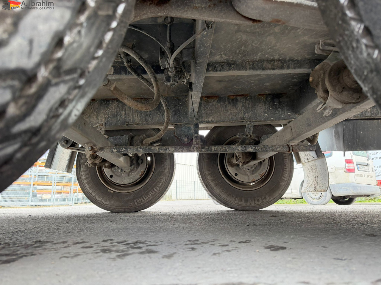 Obermaier TUE110 SDAH Tieflader | | Trommelbremse | Rampen | 7.2 Plattform | Stützfuß vorne - مقطورة مسطحة منخفضة: صورة 4 Obermaier TUE110 SDAH Tieflader | | Trommelbremse | Rampen | 7.2 Plattform | Stützfuß vorne - مقطورة مسطحة منخفضة: صورة 4