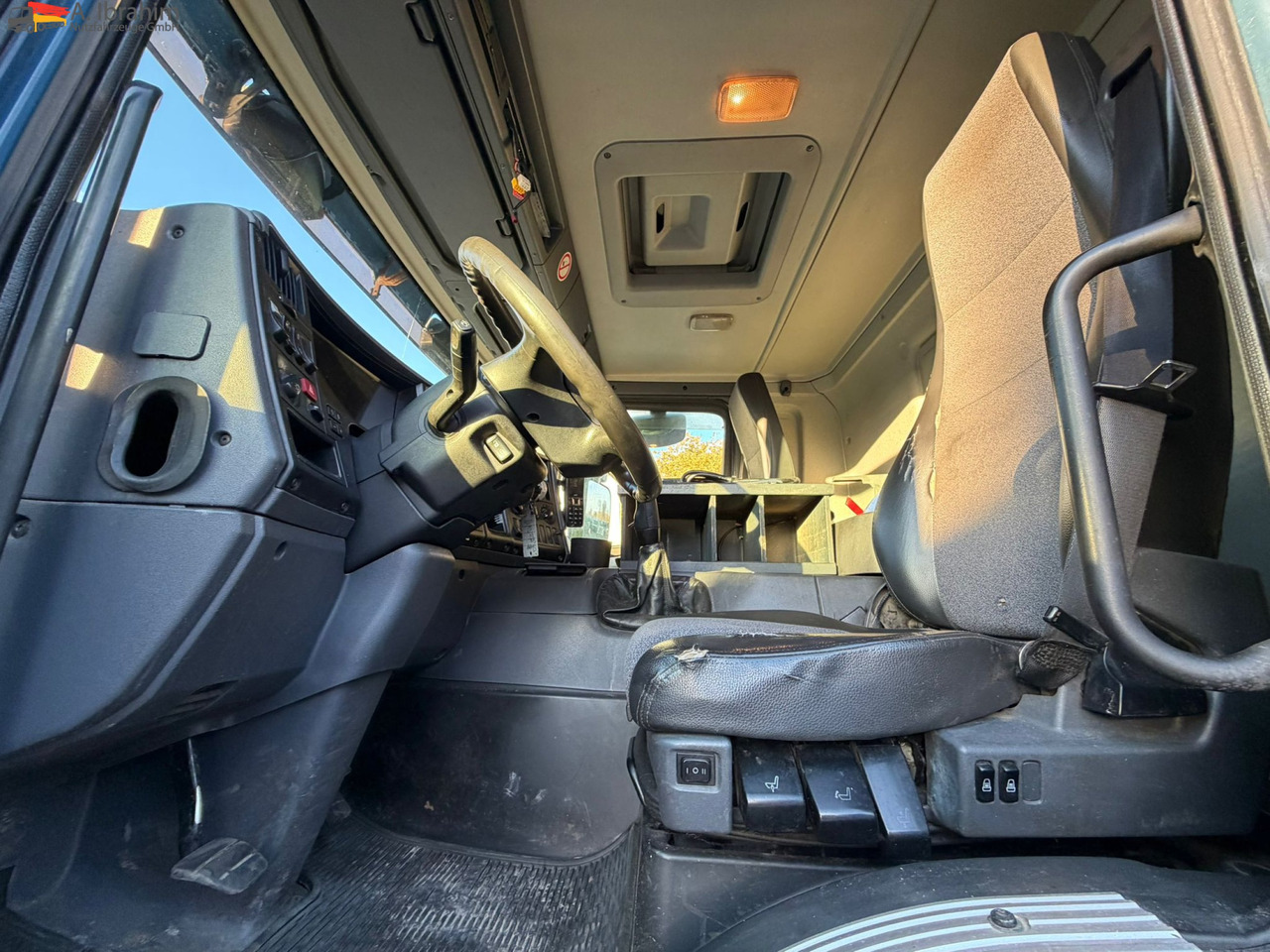 Scania B4X2 Edelstahlkipper für Tierkörperbeseitigung Kran MKG - شاحنة النفايات: صورة 2 Scania B4X2 Edelstahlkipper für Tierkörperbeseitigung Kran MKG - شاحنة النفايات: صورة 2