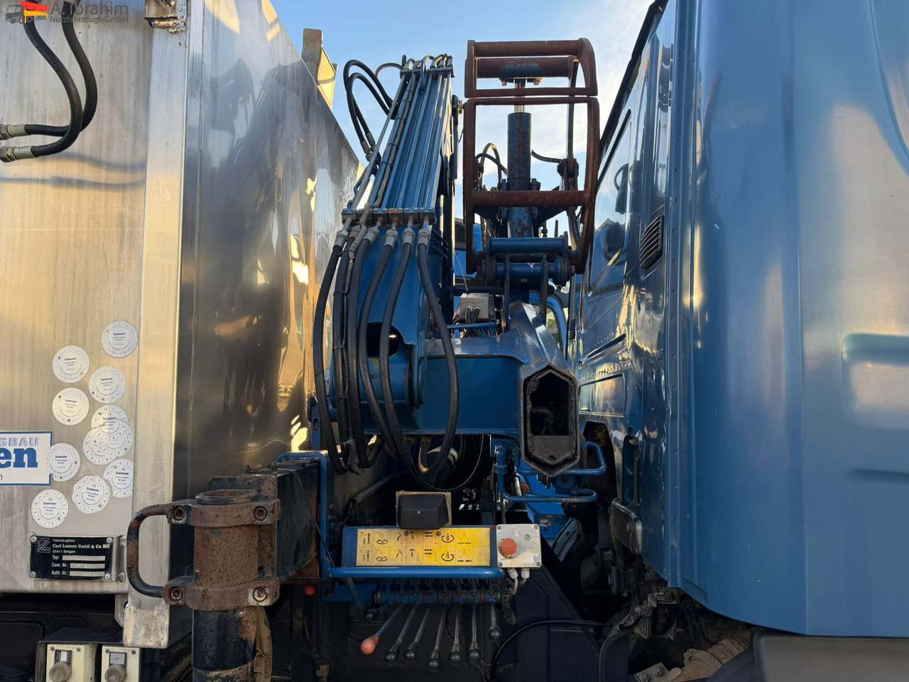 Scania B4X2 Edelstahlkipper für Tierkörperbeseitigung Kran MKG - آليات: صورة 3 Scania B4X2 Edelstahlkipper für Tierkörperbeseitigung Kran MKG - آليات: صورة 3