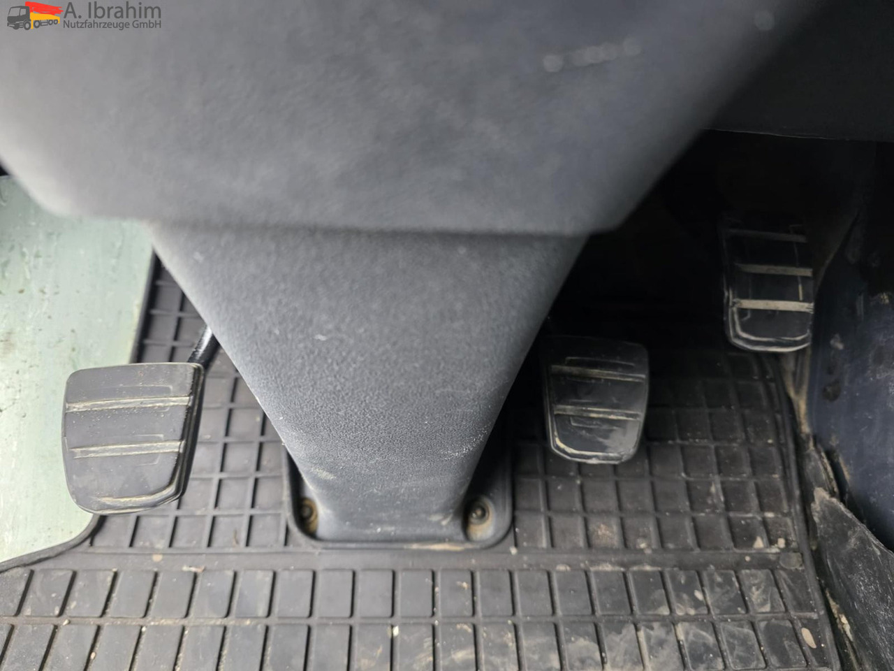 Scania R560 | 6x4 | V8 | Blatt Blatt | Schaltgetriebe |Kipphydraulik | Klima | Trommelbremse| 3 Pedals - وحدة جر: صورة 5 Scania R560 | 6x4 | V8 | Blatt Blatt | Schaltgetriebe |Kipphydraulik | Klima | Trommelbremse| 3 Pedals - وحدة جر: صورة 5