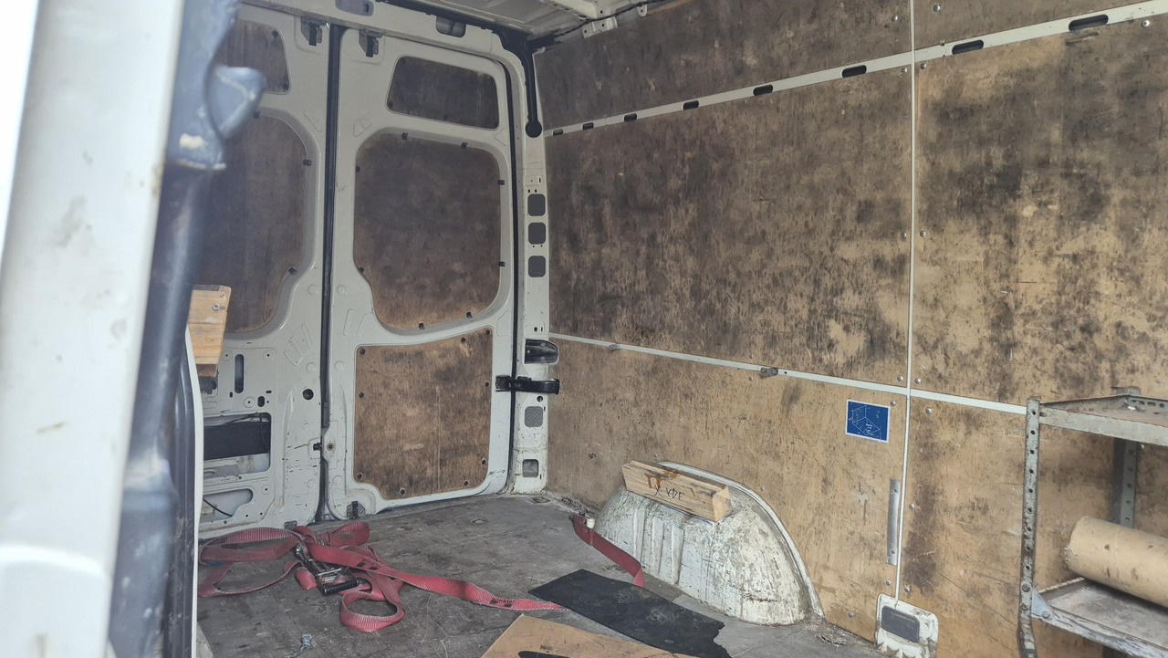 VW Crafter 2.5 Diesel Rost ja, technisch super, HU neu 01 2025 - فان: صورة 5 VW Crafter 2.5 Diesel Rost ja, technisch super, HU neu 01 2025 - فان: صورة 5