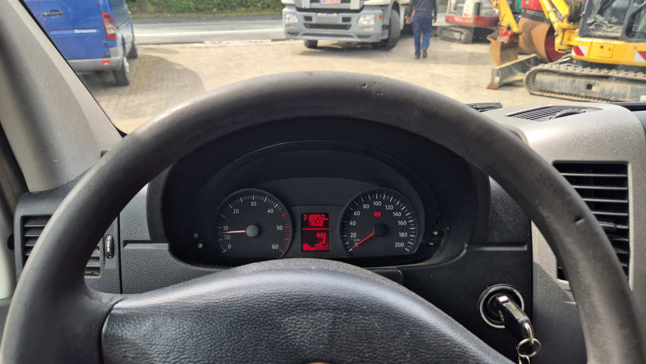 VW Crafter 2.5 Diesel Rost ja, technisch super, HU neu 01 2025 - فان: صورة 3 VW Crafter 2.5 Diesel Rost ja, technisch super, HU neu 01 2025 - فان: صورة 3