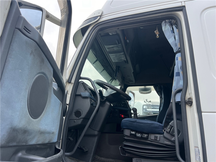 Interior photo 1: وحدة جر Volvo FH 480