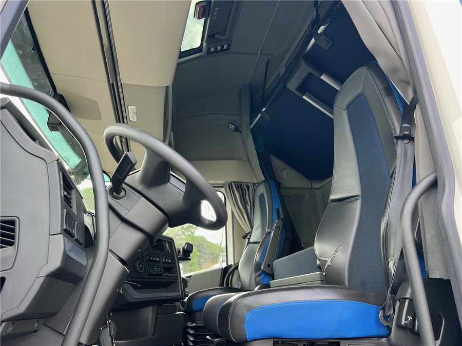 Interior photo 1: وحدة جر Volvo FH500 / RETARDER / I