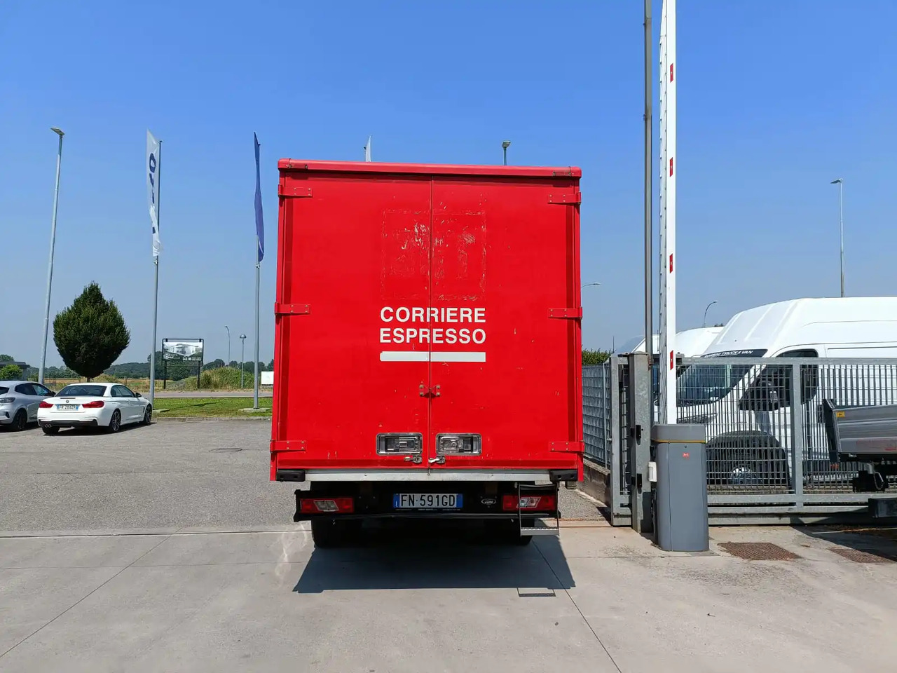 FORD TRANSIT FURGONATO BOX - شاحنة مغلقة الصندوق: صورة 5 FORD TRANSIT FURGONATO BOX - شاحنة مغلقة الصندوق: صورة 5