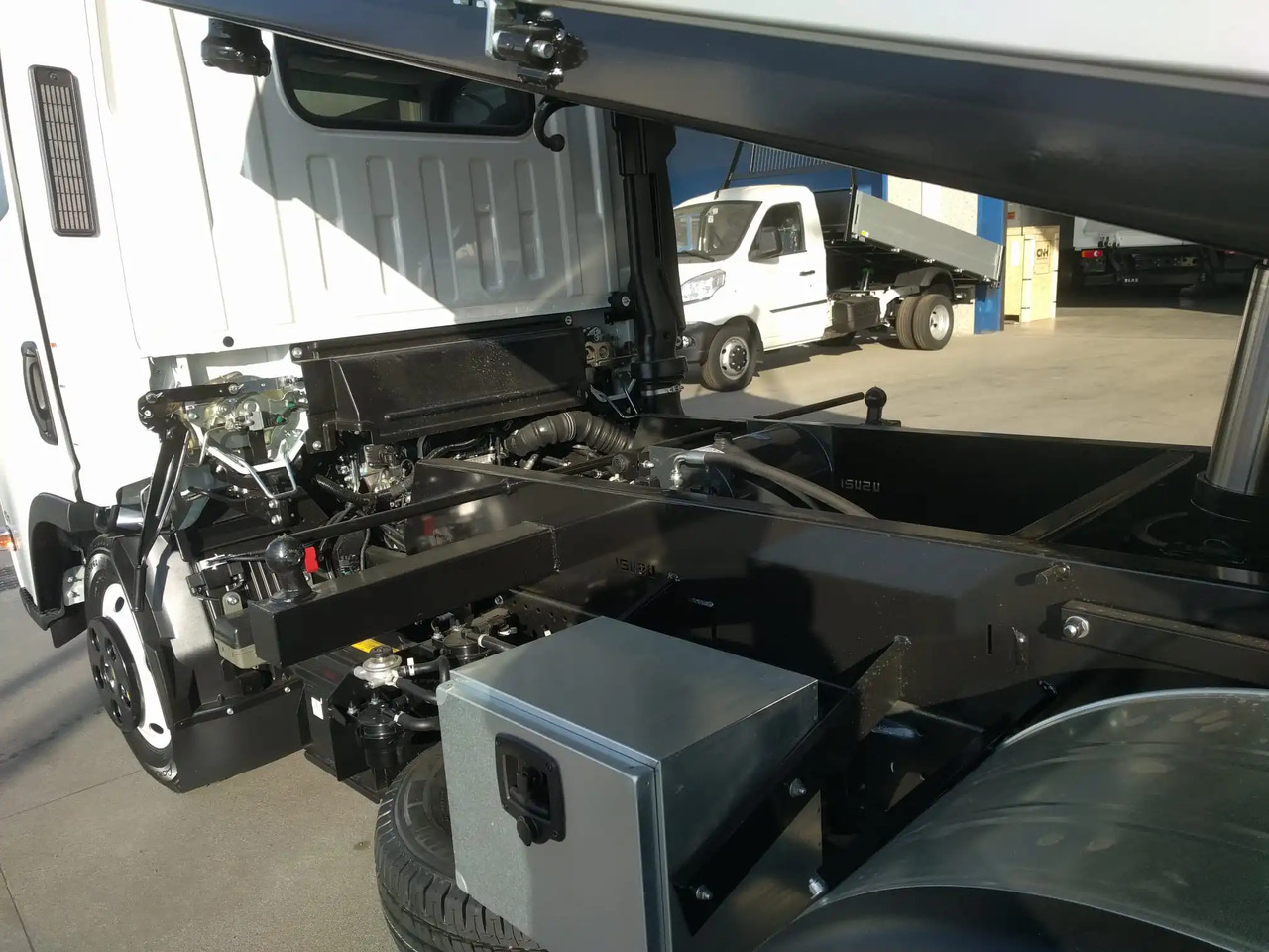 قلاب صغير ISUZU NNR M21 T: صورة 8