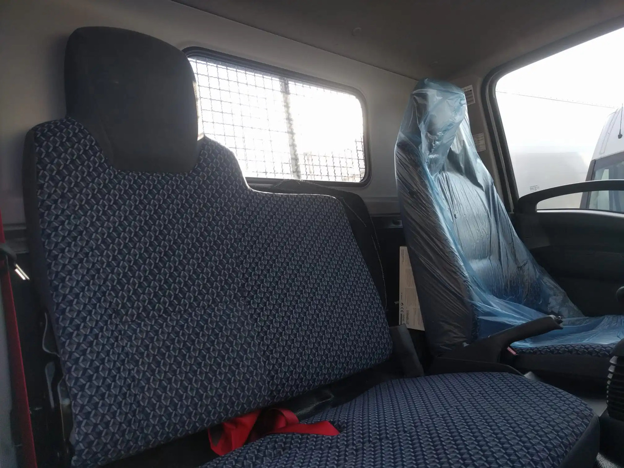 قلاب صغير ISUZU NNR M21 T: صورة 12