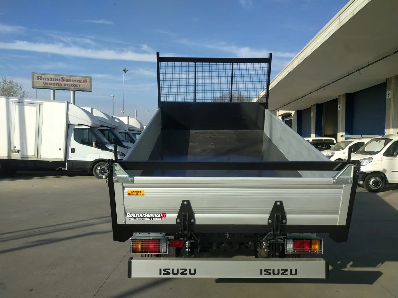 قلاب صغير ISUZU NNR M21 T: صورة 6