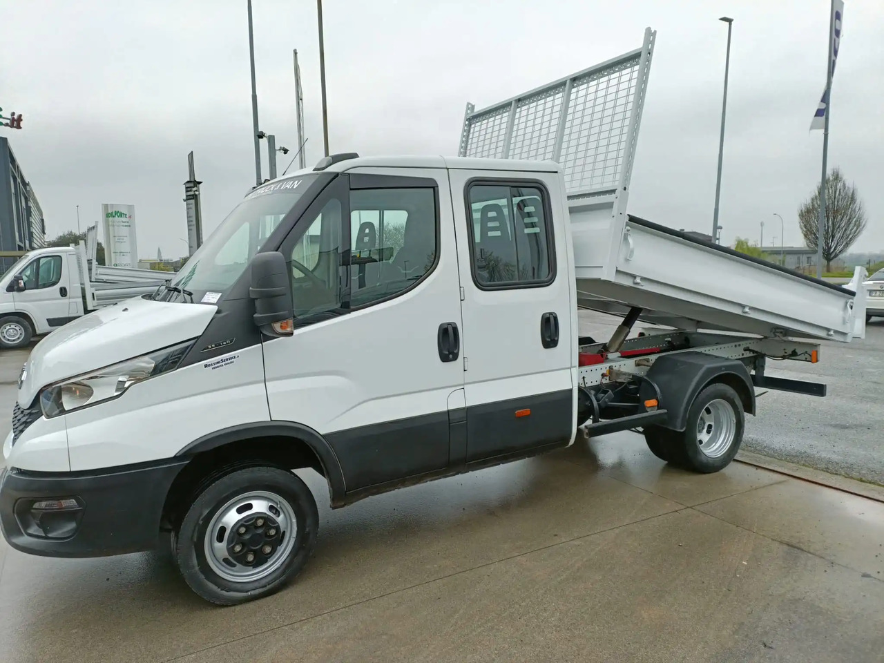 IVECO DAILY 35C14 DOPPIA CABINA RIBALTABILE 2.3 - قلاب صغير: صورة 2 IVECO DAILY 35C14 DOPPIA CABINA RIBALTABILE 2.3 - قلاب صغير: صورة 2