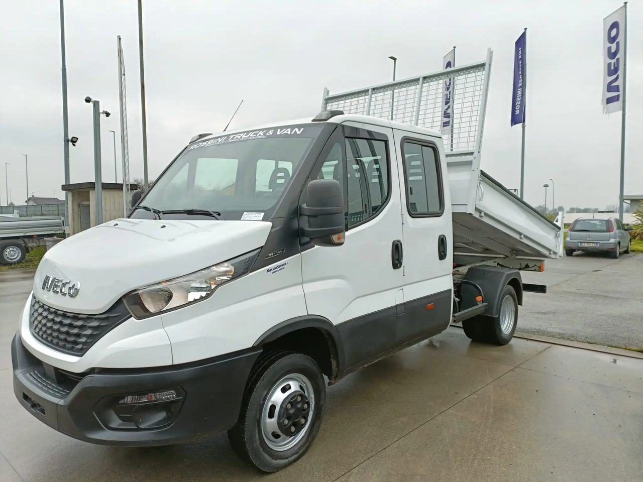 IVECO DAILY 35C14 DOPPIA CABINA RIBALTABILE 2.3 - قلاب صغير: صورة 4 IVECO DAILY 35C14 DOPPIA CABINA RIBALTABILE 2.3 - قلاب صغير: صورة 4
