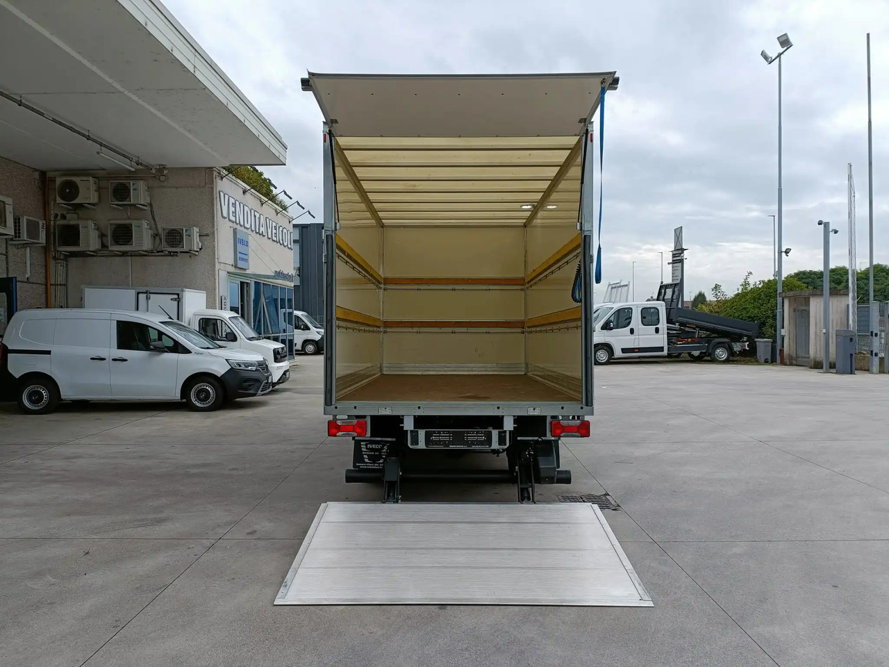 شاحنة مغلقة الصندوق IVECO DAILY 35C16 3.0: صورة 7