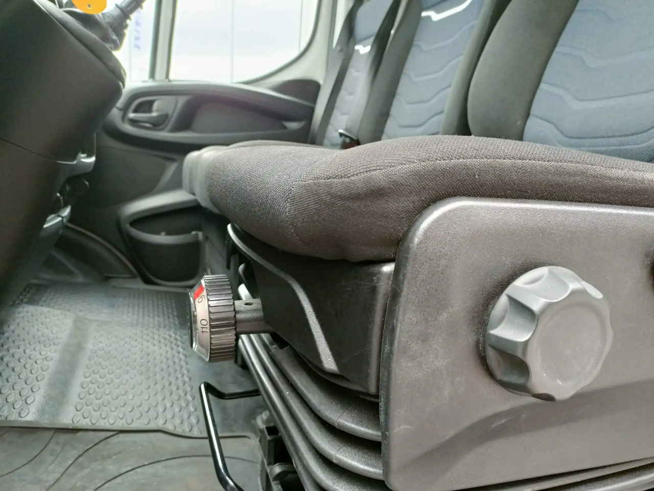 شاحنة مغلقة الصندوق IVECO DAILY 35C16 3.0: صورة 13