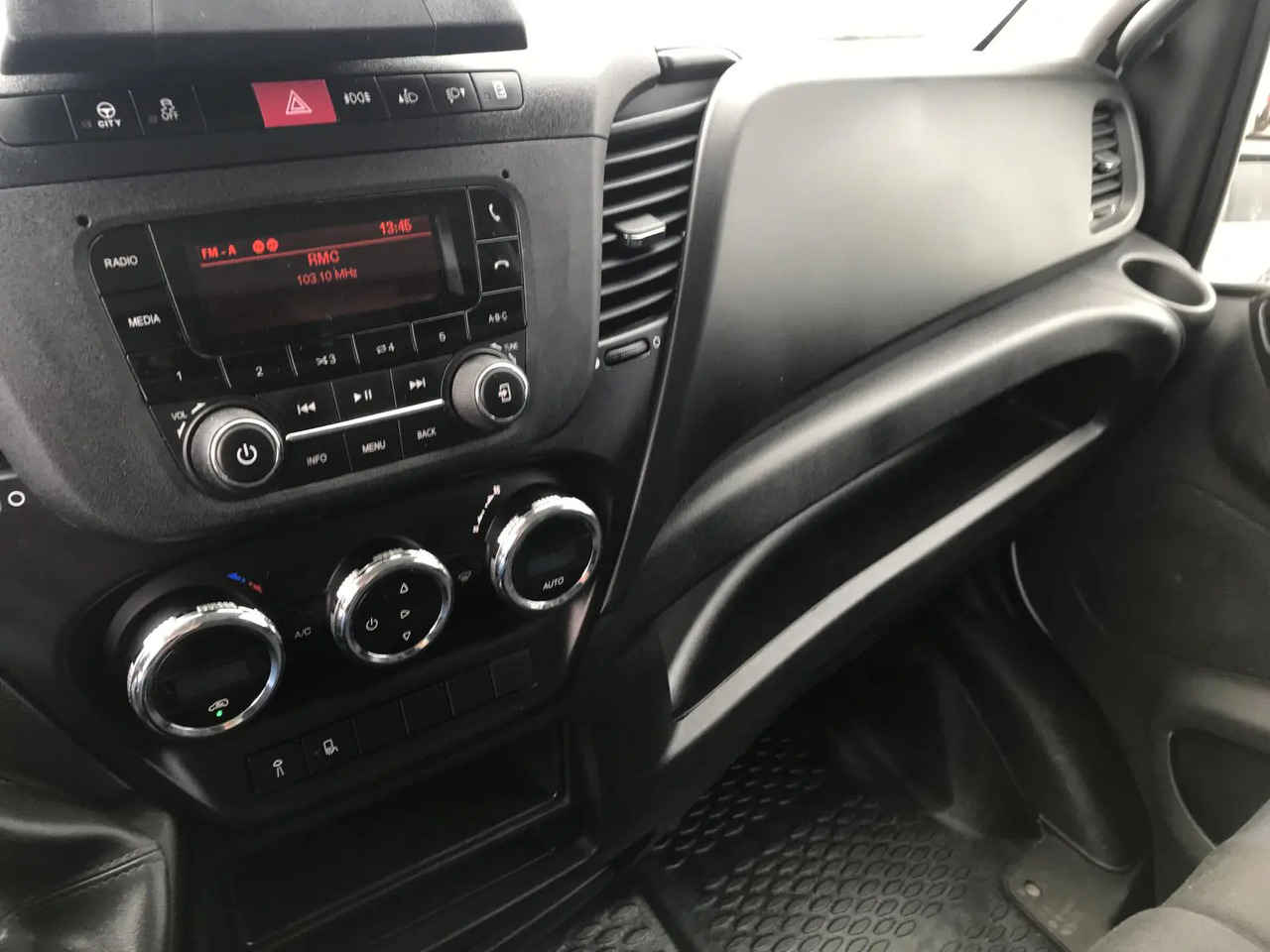 IVECO DAILY 35C16 CC 3000 - شاحنة ستارة جانبية: صورة 5 IVECO DAILY 35C16 CC 3000 - شاحنة ستارة جانبية: صورة 5