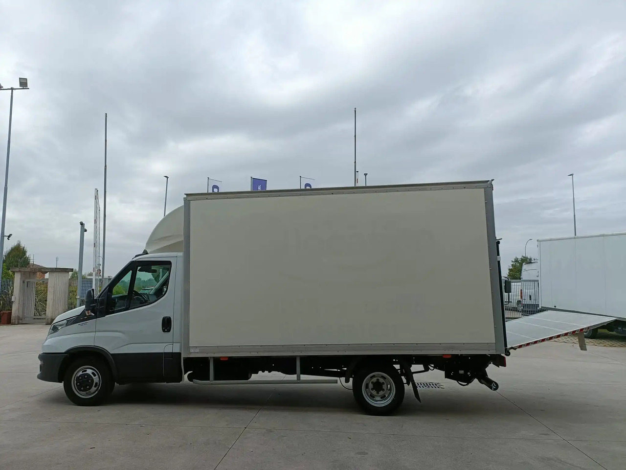 IVECO DAILY 35C16 - شاحنة مغلقة الصندوق: صورة 2 IVECO DAILY 35C16 - شاحنة مغلقة الصندوق: صورة 2