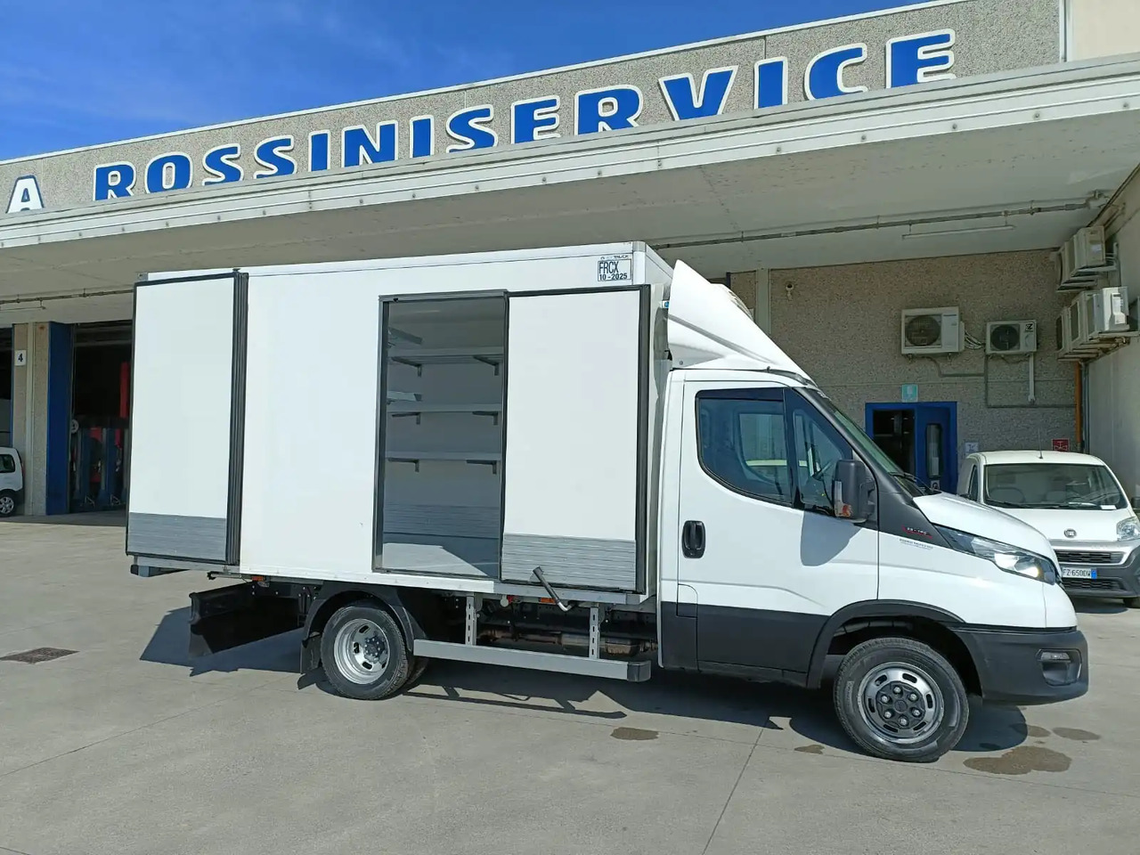 IVECO DAILY 35C18 FRCX 10/2025 - شاحنة مُبرّدة للتوصيل: صورة 3 IVECO DAILY 35C18 FRCX 10/2025 - شاحنة مُبرّدة للتوصيل: صورة 3