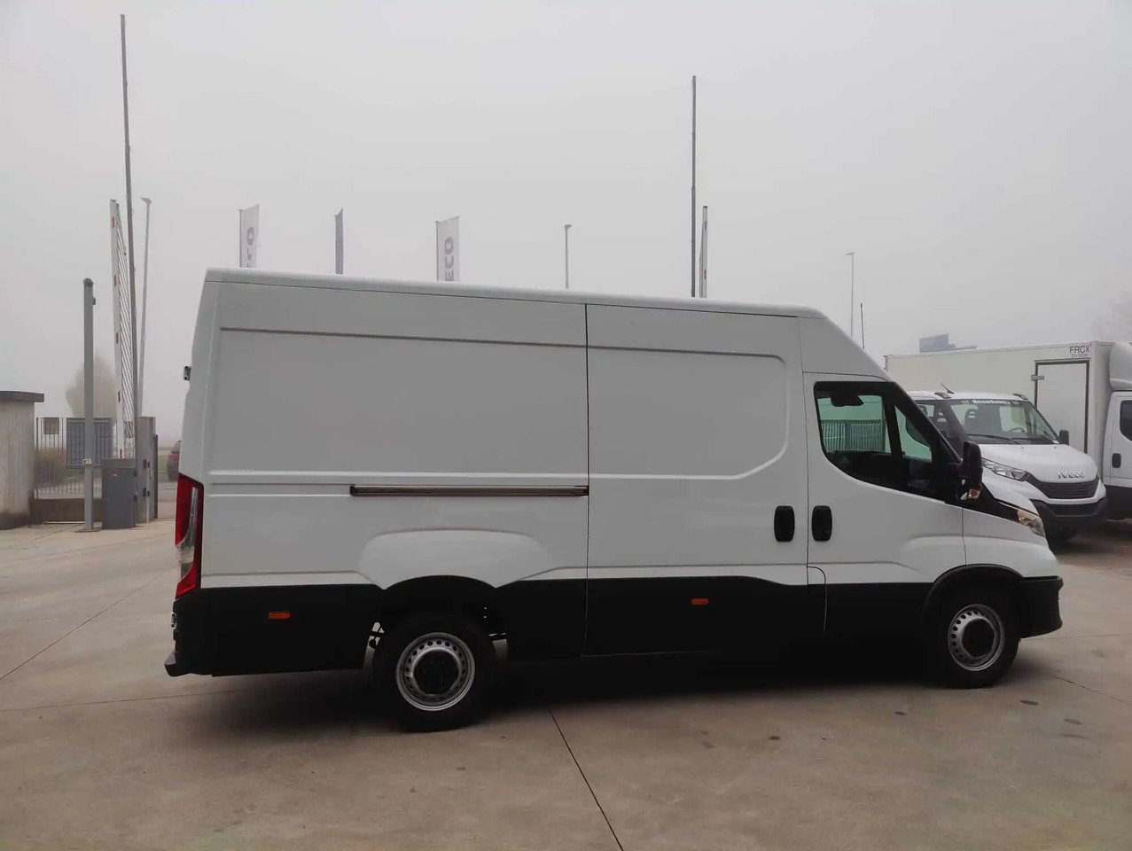 IVECO DAILY 35S14 3520L LH2 - فان: صورة 3 IVECO DAILY 35S14 3520L LH2 - فان: صورة 3