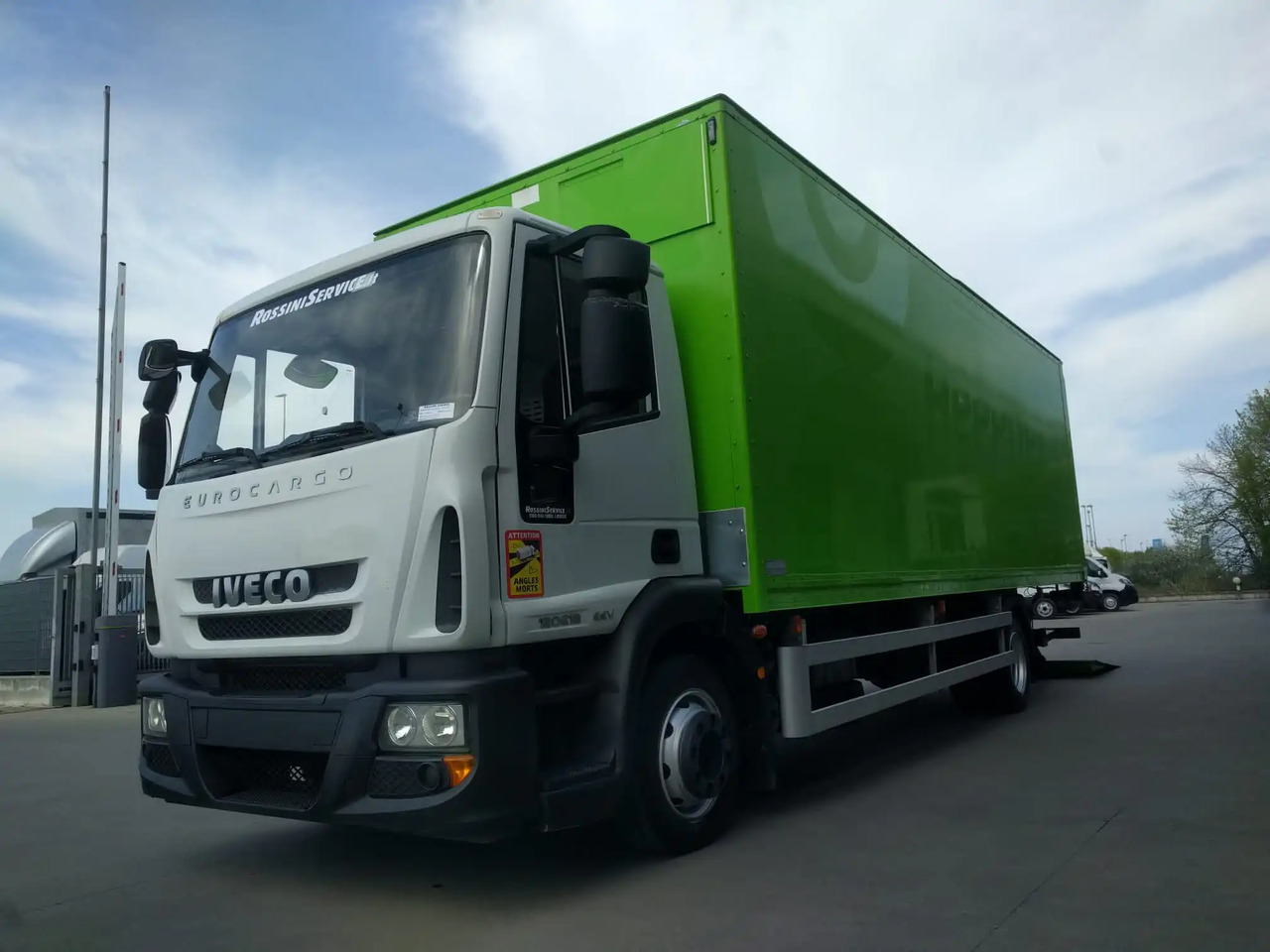 IVECO EUROCARGO 120E18 - شاحنة مقفلة: صورة 2 IVECO EUROCARGO 120E18 - شاحنة مقفلة: صورة 2
