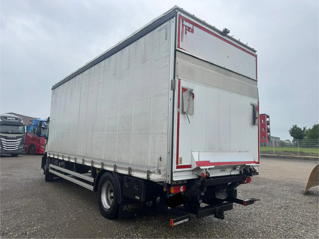 IVECO EUROCARGO 180E32P - شاحنة ستارة: صورة 2 IVECO EUROCARGO 180E32P - شاحنة ستارة: صورة 2