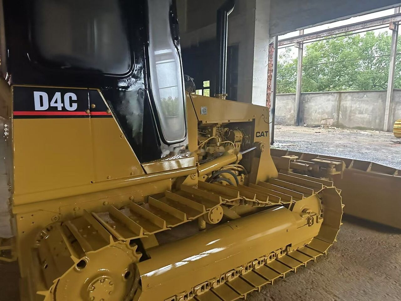 Caterpillar D4C - جرافة: صورة 5 Caterpillar D4C - جرافة: صورة 5