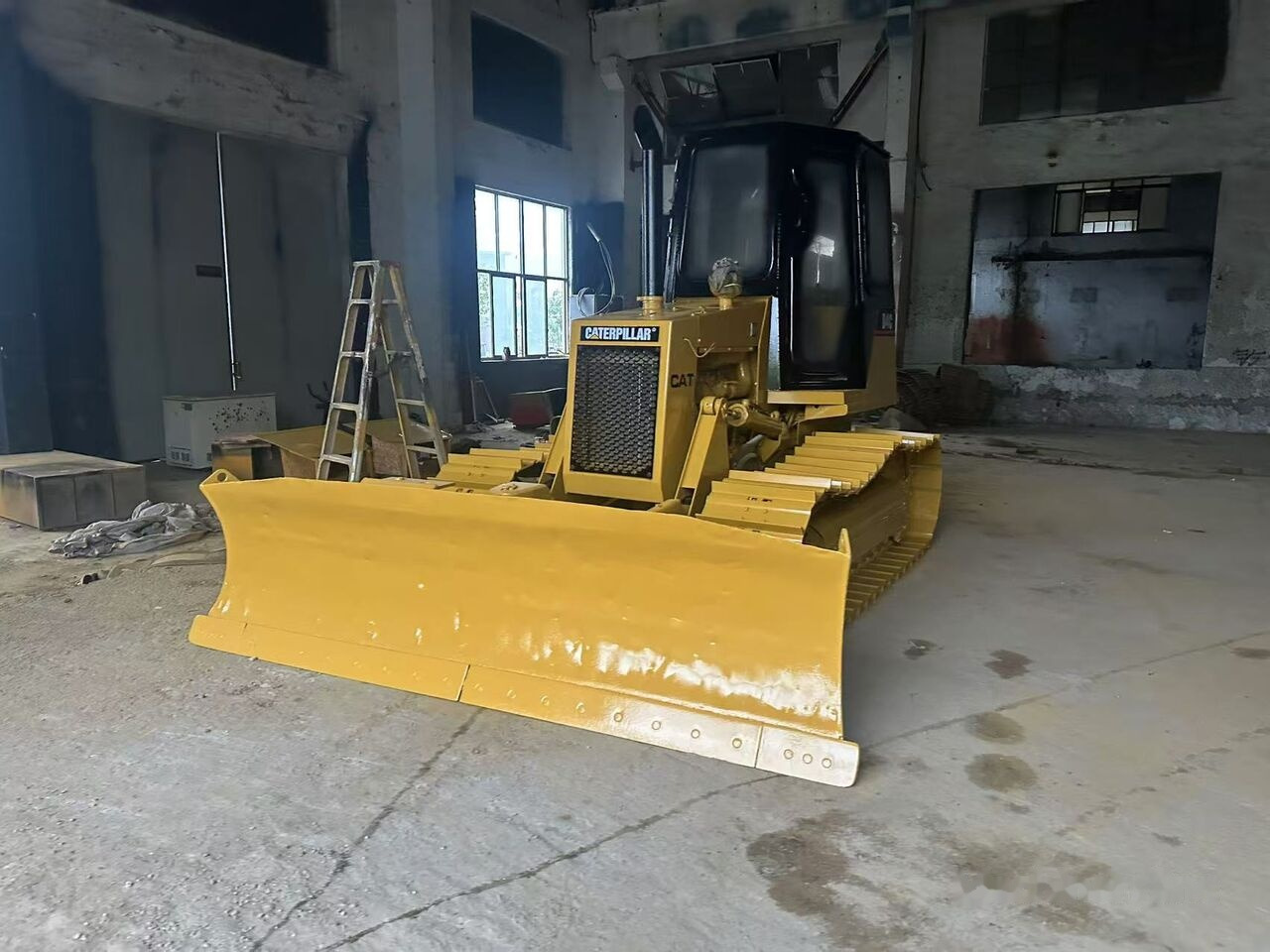 Caterpillar D4C - جرافة: صورة 4 Caterpillar D4C - جرافة: صورة 4