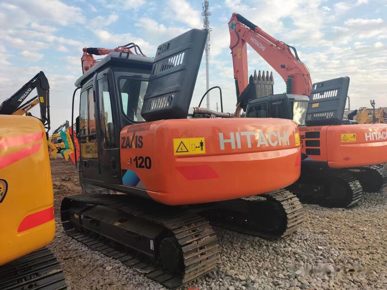 Hitachi ZX120 - حفار زحاف: صورة 2 Hitachi ZX120 - حفار زحاف: صورة 2