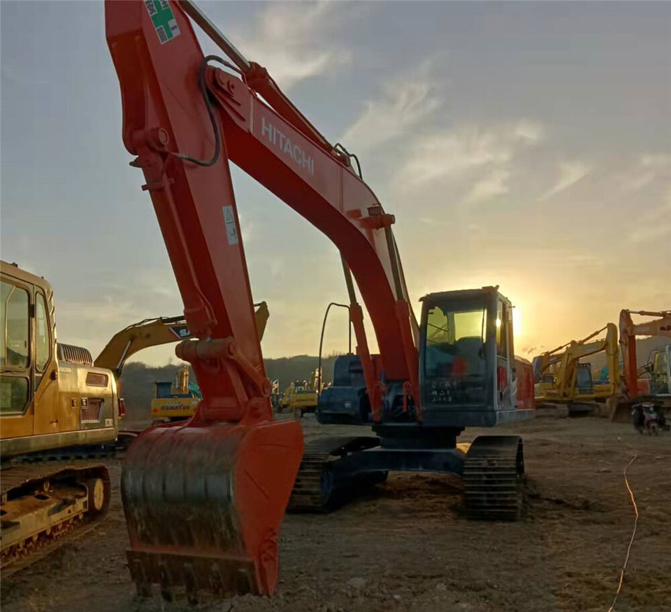 Hitachi ZX210 - حفار زحاف: صورة 1 Hitachi ZX210 - حفار زحاف: صورة 1